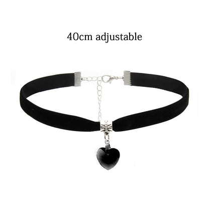 Black velvet choker with adjustable length, featuring a shiny black heart pendant in the center. Stylish and elegant design.