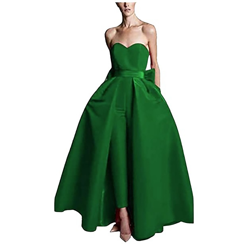 Elegant emerald green evening gown with a strapless, sweetheart neckline. The dress features a voluminous, floor-length skirt, creating a sophisticated and formal look.