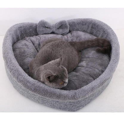 Funki Findz | Pet Beds | Cat Bed | Heart-shaped Cozy Cat Bed