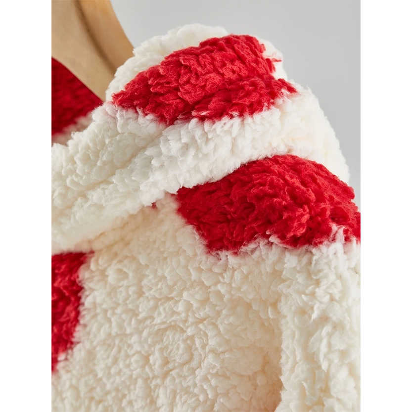 Funki Findz | Sweaters | Women's Fuzzy Heart Pocketed Hoodie