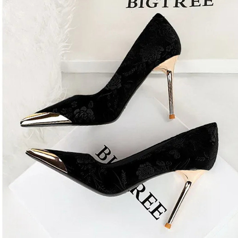 Funki Findz | Shoes | Women's Metal Toe Embroidered Pumps