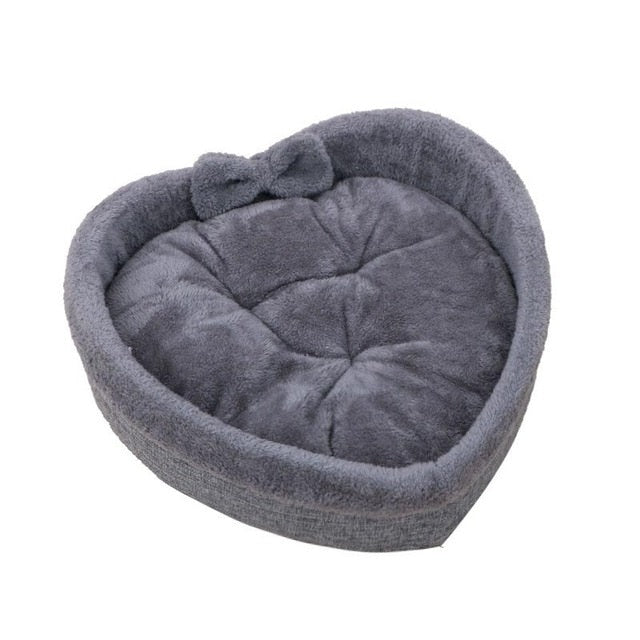 Funki Findz | Pet Beds | Cat Bed | Heart-shaped Cozy Cat Bed