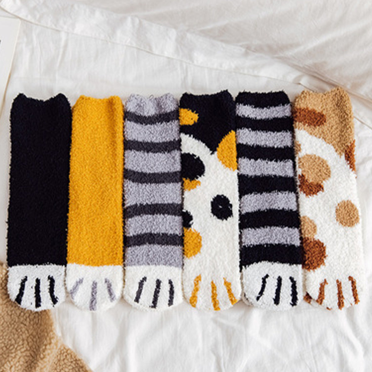 Funki Findz | Socks | Unisex Fuzzy Warm Paw Print Socks 6 Pcs