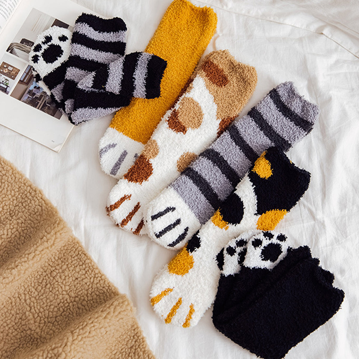 Funki Findz | Socks | Unisex Fuzzy Warm Paw Print Socks 6 Pcs